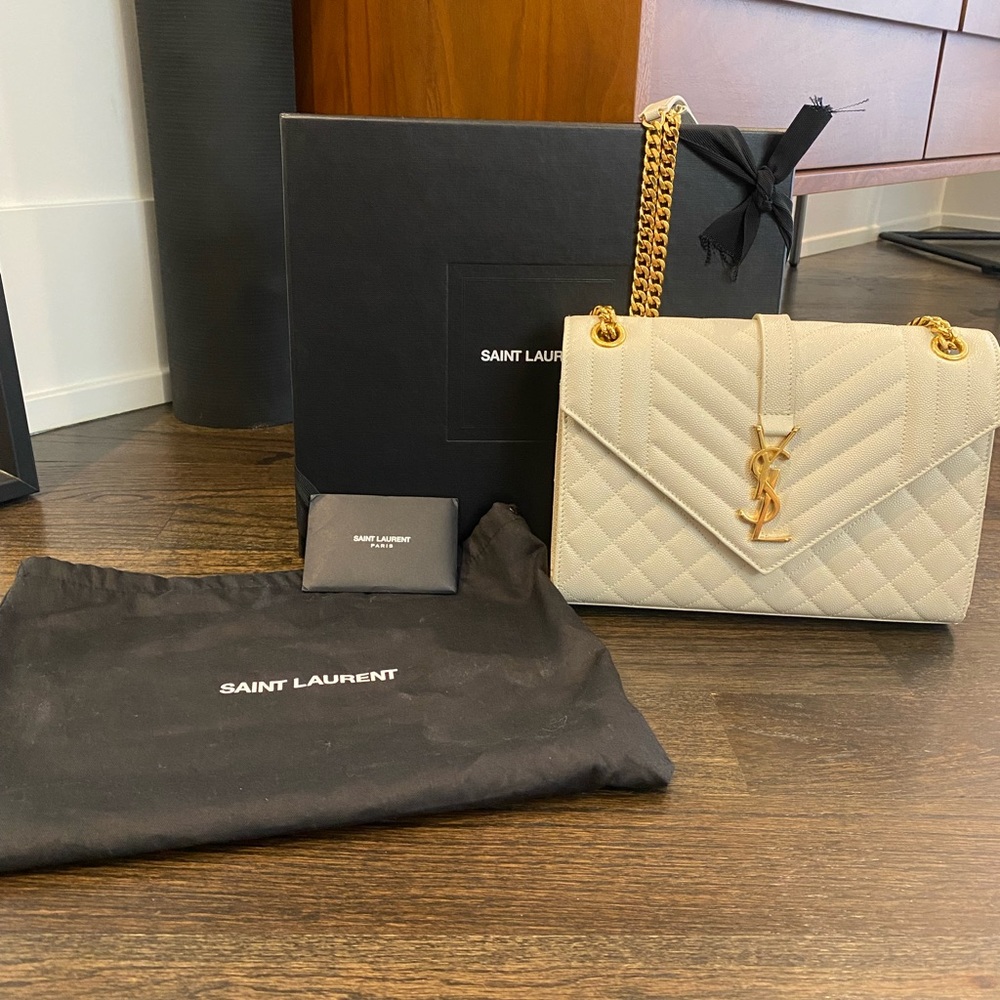Selling my like new YSL Envelope Bag, size Medium.